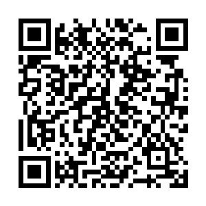 可坐在操作台前的工作人员也用一脸无辜的表情回看向了他二维码生成