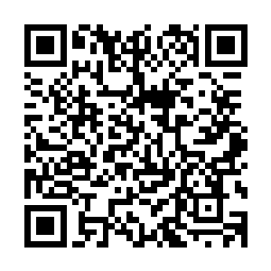 可惜王岚根本不知道就在自己旁边居然有着一个女人……不对二维码生成