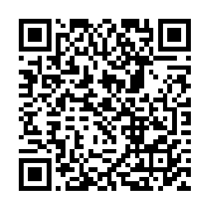 可是井上俊光最先做的事情是来到后面的那辆奔驰边二维码生成