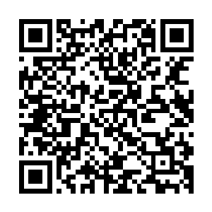 可是今天一向思想保守的父亲居然主动提出让他们住在一起了二维码生成