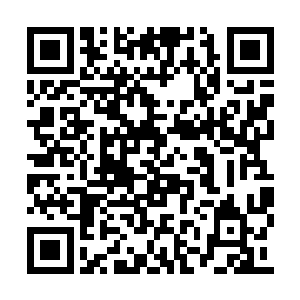 可是他却是回手想扶住身子向着一旁倒去的江雪二维码生成