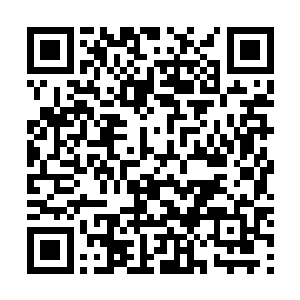 可是她却感觉自己好像站在一片黑暗之中离人群好远好远二维码生成