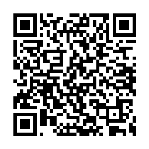 可是她的双手被死死的拷在桌子上根本无法动弹二维码生成