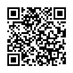 可是就这样被一个陌生的男子抱着二维码生成