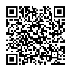 可是当他们看清了调戏他们美女老师的三个人的面容时二维码生成