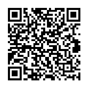 可是现在他的头顶竟然莫名其妙的出现了一片的黑云二维码生成