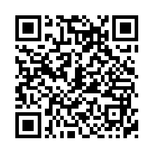 可是直到女人换上了这么一身粉嫩娇俏的衣服二维码生成