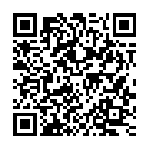 可是这两个人偏偏又能做出一副什么事都没有发生过的样子来二维码生成