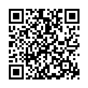 可是配合着她右眼奇异地绽放出的一朵三色花二维码生成