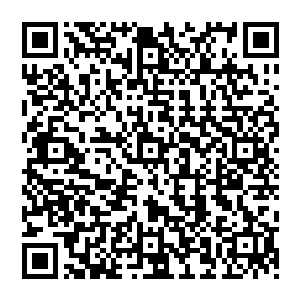 可没工夫理睬这些骗子短信的……谁让这些骗子连他的身份都没搞清楚就给他发这样的短信呢二维码生成