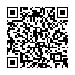 可里头弄潮的男儿支着竿子却不知道往哪儿去撑二维码生成