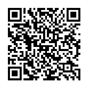可问题是这时候已经布置了起码超过五十张一模一样的桌子二维码生成