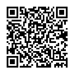 台下的众人似乎发现了这两人的行为举止过于亲昵二维码生成