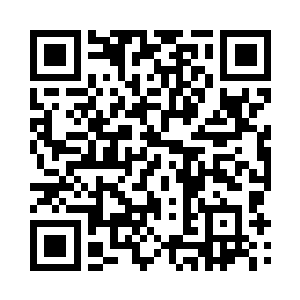 右手端着一盘西红柿炒鸡蛋走出厨房二维码生成