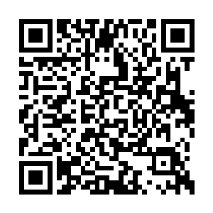 叶伯煊干燥的大拇指不自觉的放在了夏天的眼角二维码生成