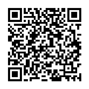 叶明静又翻开手机给方灵颖展示这会儿网上的新闻二维码生成