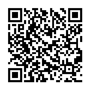 叶海凝浑身不自然的被吴妈扶着朝着别墅里面走去二维码生成
