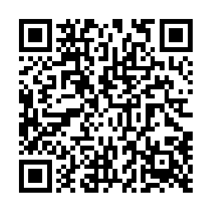 叶秋就看到了一名须发皆白的米国老头坐在椅子上喝着咖啡二维码生成