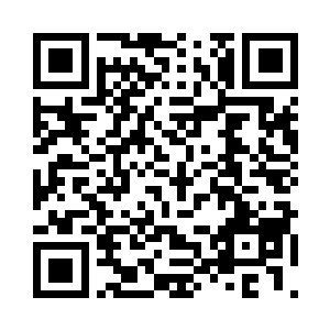 叶秋弯弯绕绕走了好几条街才找到那个工地二维码生成