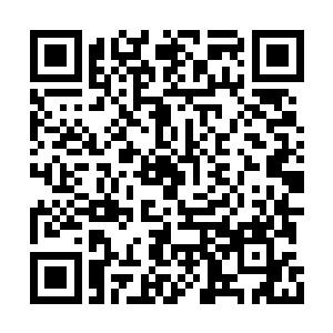 叶秋愤愤的领着静文两个人进了最近的一家商场二维码生成