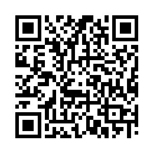 司马十七郎与卢八娘携手在花园里一面散步二维码生成