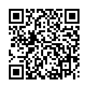 叼上一根低头凑到火塘里的炭火上吸燃了二维码生成