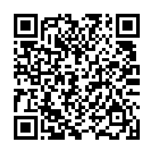 叼着刀赤着脚准备攀爬而上的张顺顿时就摘刀要捅过去二维码生成