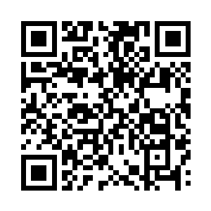 各个用期待的眼神看着那不断翻腾的黑烟二维码生成