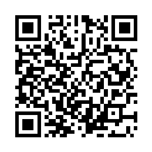 各种武器和装备川流不息地从仓库中搬出来二维码生成