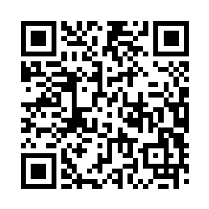 同处船舱的老者看着朱平安对着油灯挥毫泼墨二维码生成