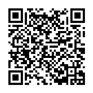 同时三把长剑几乎瞬间有如闪电的带动着三道寒光二维码生成