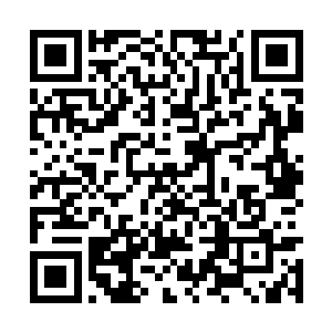 同时下方的众人见到忽然出现的龙傲天三个人之后二维码生成