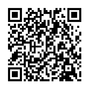 同时将鲜血淋漓的右手腕放在清水下不断的冲洗二维码生成