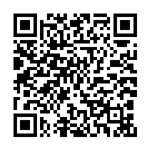 同时转动交错的女孩子们也开始发出一声声吆喝二维码生成