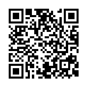 同时还挪了挪桌子上的面包篮甜点盘之类的二维码生成