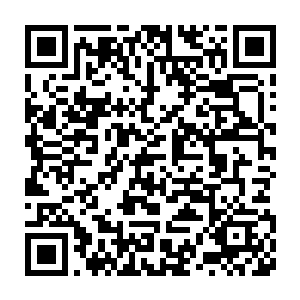 同时还有一排排全副武装的士兵从后面踏着整齐的小跑步伐跑了进来二维码生成