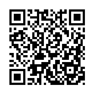 同样是在第二排两张高级按摩真皮座椅上坐着二维码生成
