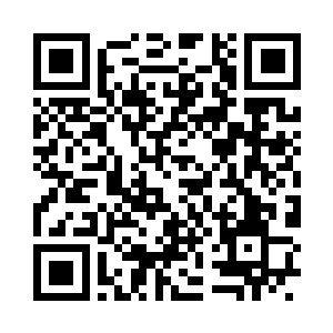 同样被锁链拴着脖子托在古老神殿后面二维码生成