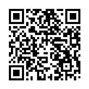 后座的女人满头秀发顿时被强风吹得混乱不堪二维码生成