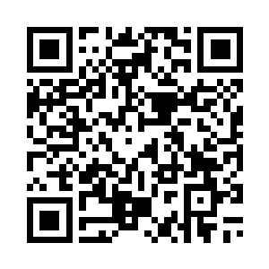 后面依旧是一望无垠的草坪和山峦二维码生成