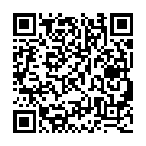 吕佳薇温柔又心疼地抹去了贝琪眼眶里溢着的眼泪二维码生成