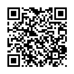 吕先生装模作样的在屋子里面看了一会二维码生成