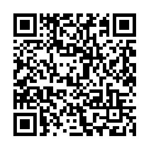 听到我进门的声音这个女店员才慢悠悠地抬起头来二维码生成