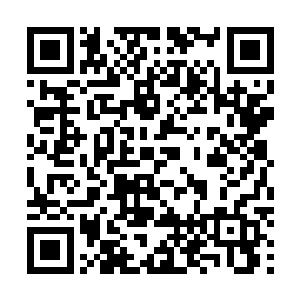 听着屋子里的人们没有多少热情地说了些喜庆的陈词滥调二维码生成