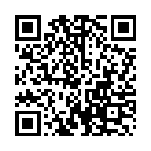 吴梦溪指栈桥边的一排乌黑梭形渔船二维码生成
