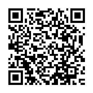 吴梦溪示意方灵颖帮她拿块毛巾包了几块冰块轻轻在眼眶上压二维码生成