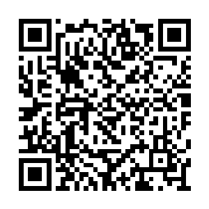 吴神帝气愤难当抬手将吕卑毕拎起狠狠摔在地上二维码生成