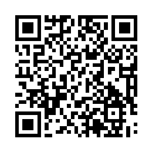 周允晟忍不住用指尖去轻碰开得最美的一朵花二维码生成