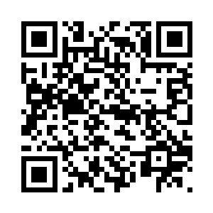 周命理已经坐在客厅沙发上面打游戏二维码生成