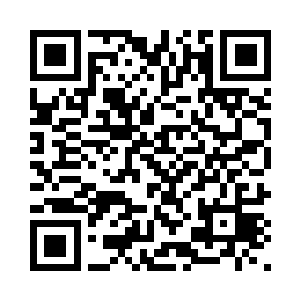 周晓莉也立刻伸长了脖子靠在门边二维码生成